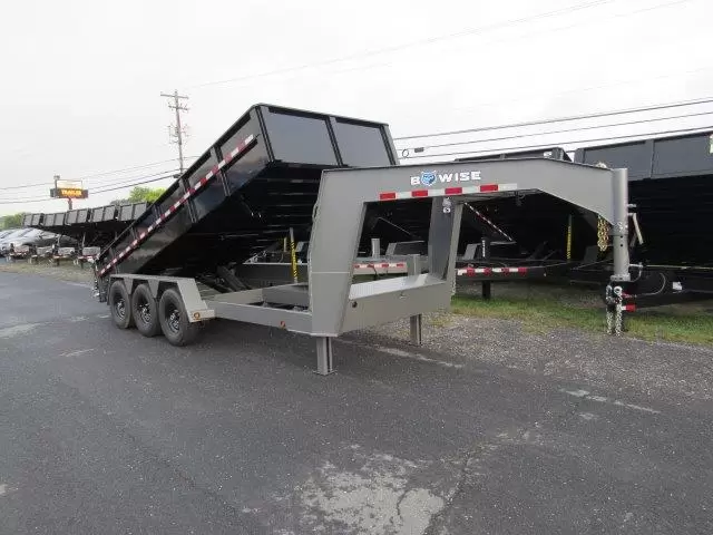 BWise 7 x 18 Gooseneck Tri-Axle Dump Trailer – Hydraulic Jacks